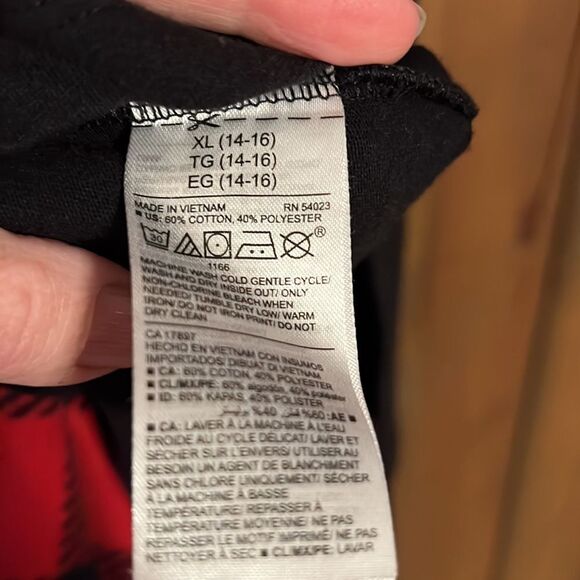 Youth boys 14/16 winter pajamas. - Picture 5 of 7